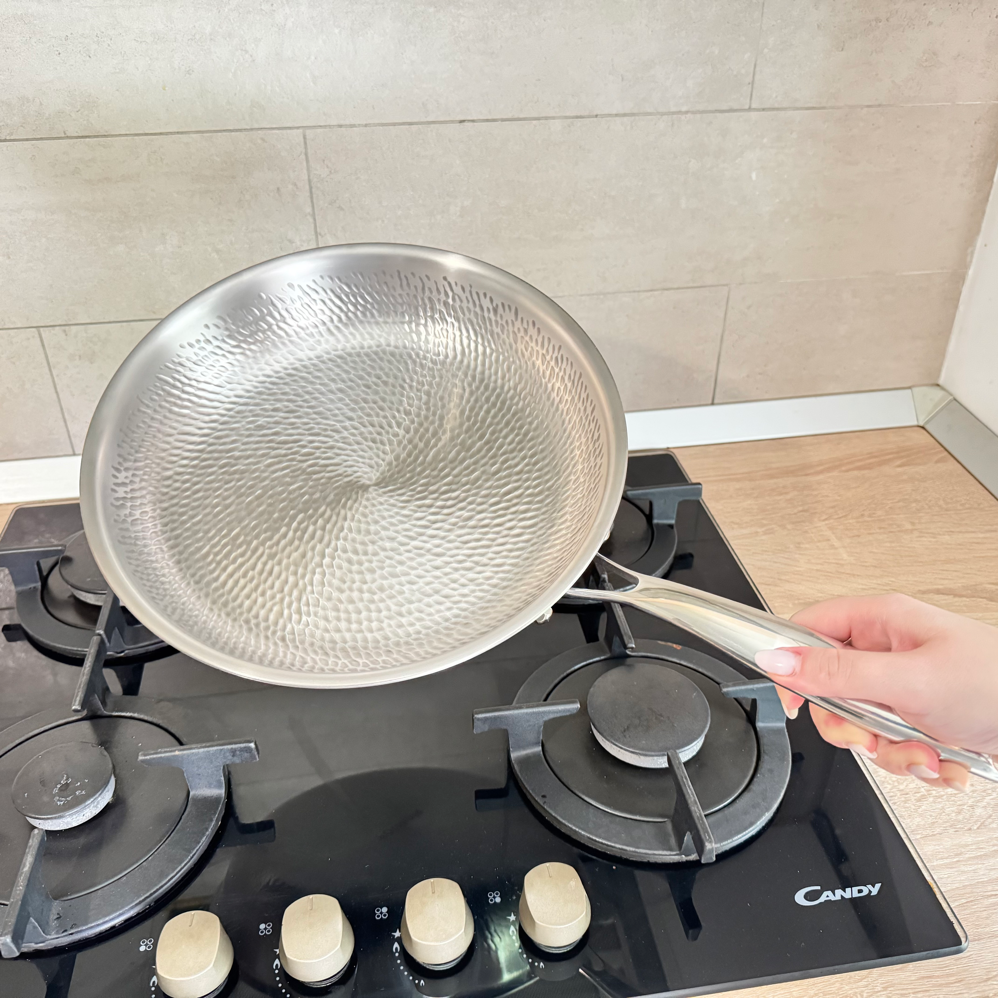 Tigaie Elite din Titan cu microtextură lovitură de ciocan