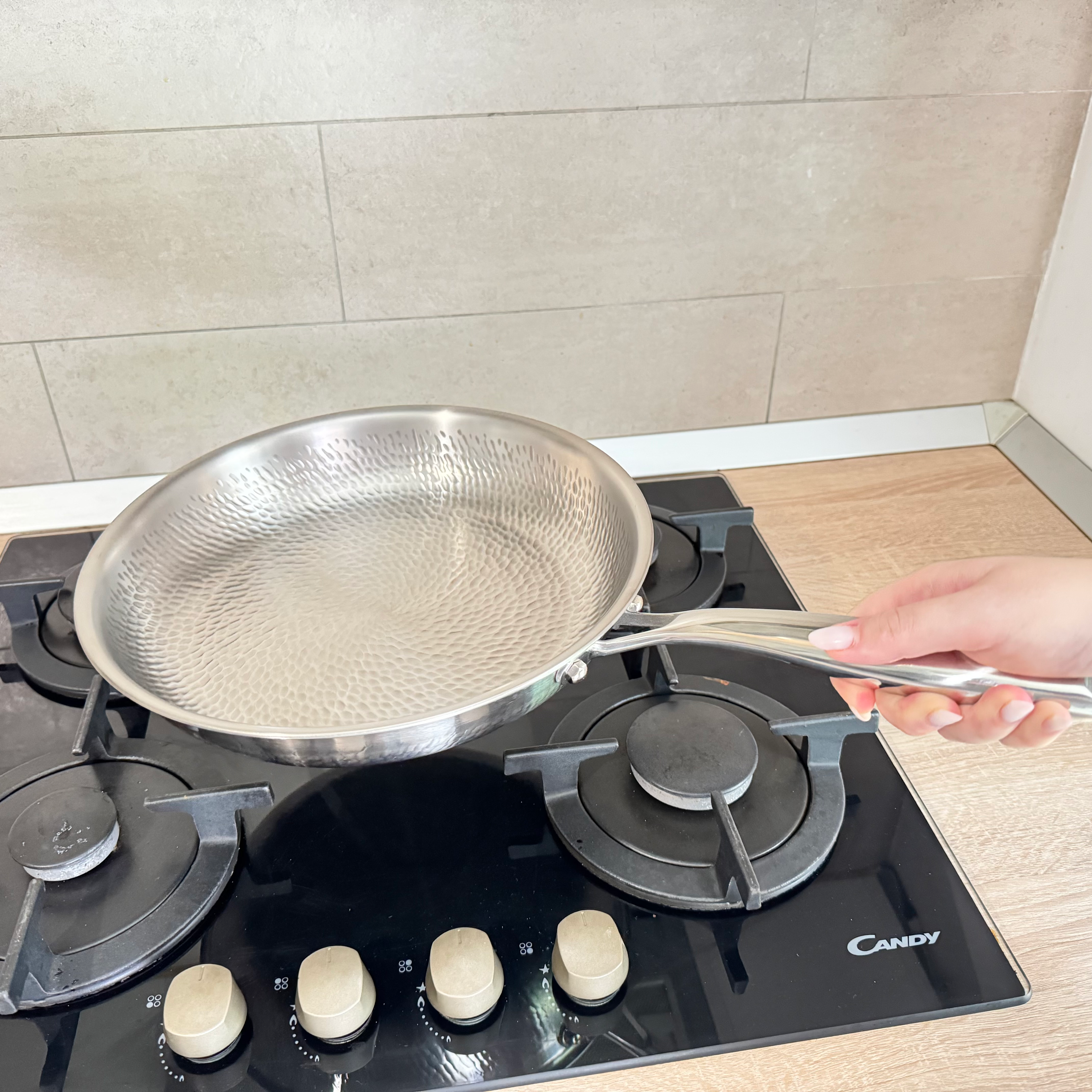 Tigaie Elite din Titan cu microtextură lovitură de ciocan