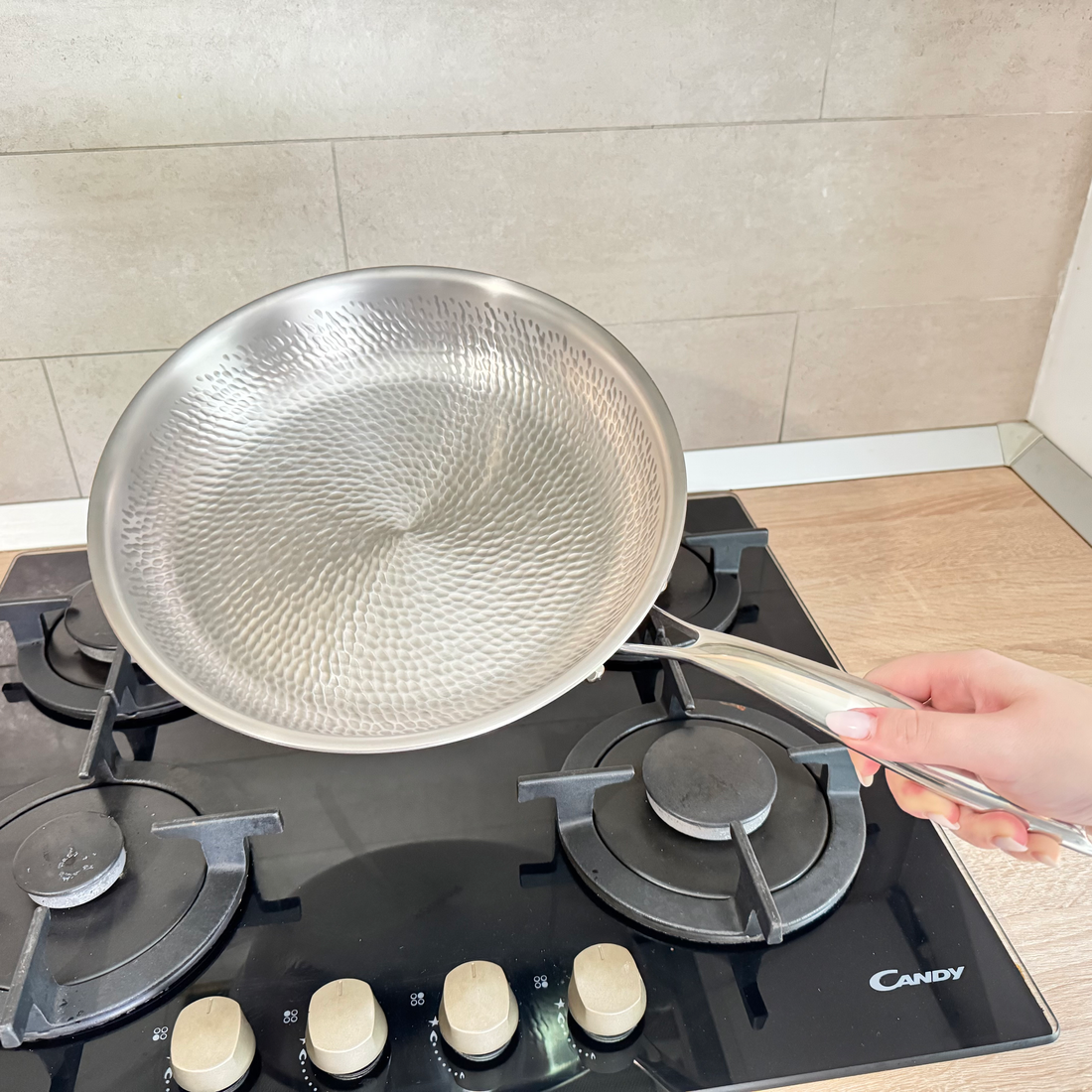 Tigaie Elite din Titan cu microtextură lovitură de ciocan